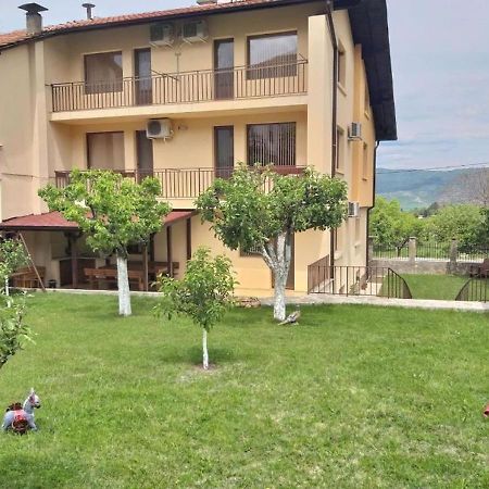 Къща За Гости Демика ساباريفا بانيا المظهر الخارجي الصورة